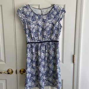 Beautiful floral dress. Excellent condition. No zipper